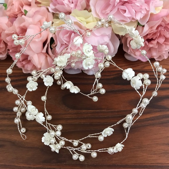 Delicate White Flower and Pearl Vine Headdress - Picture 13 of 15